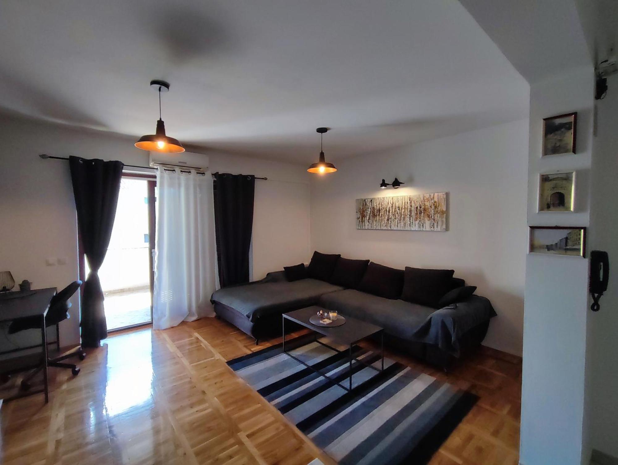 Nea Apartment *